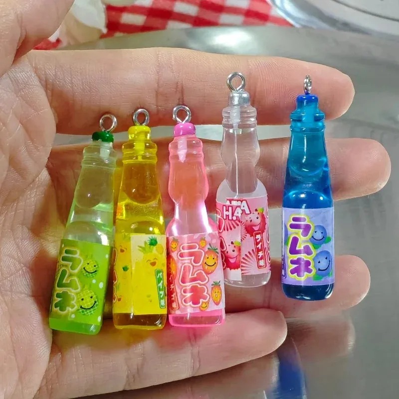 Resin Art Notes - 10 stuks kleine frisdrankflesjes hars bedels